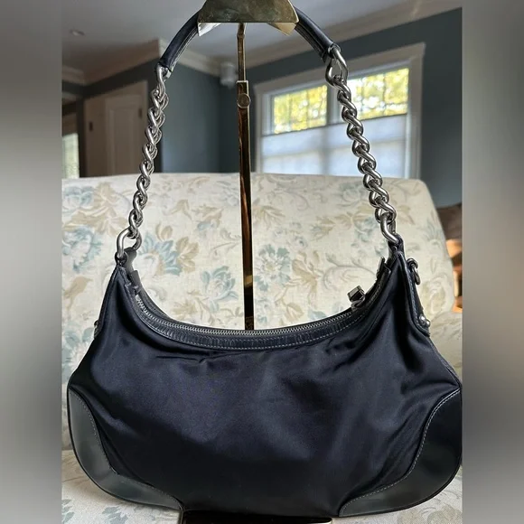 100% Authentic Prada Shoulder Bag w/original Authenticity cards/tags pre-loved - Picture 2 of 12